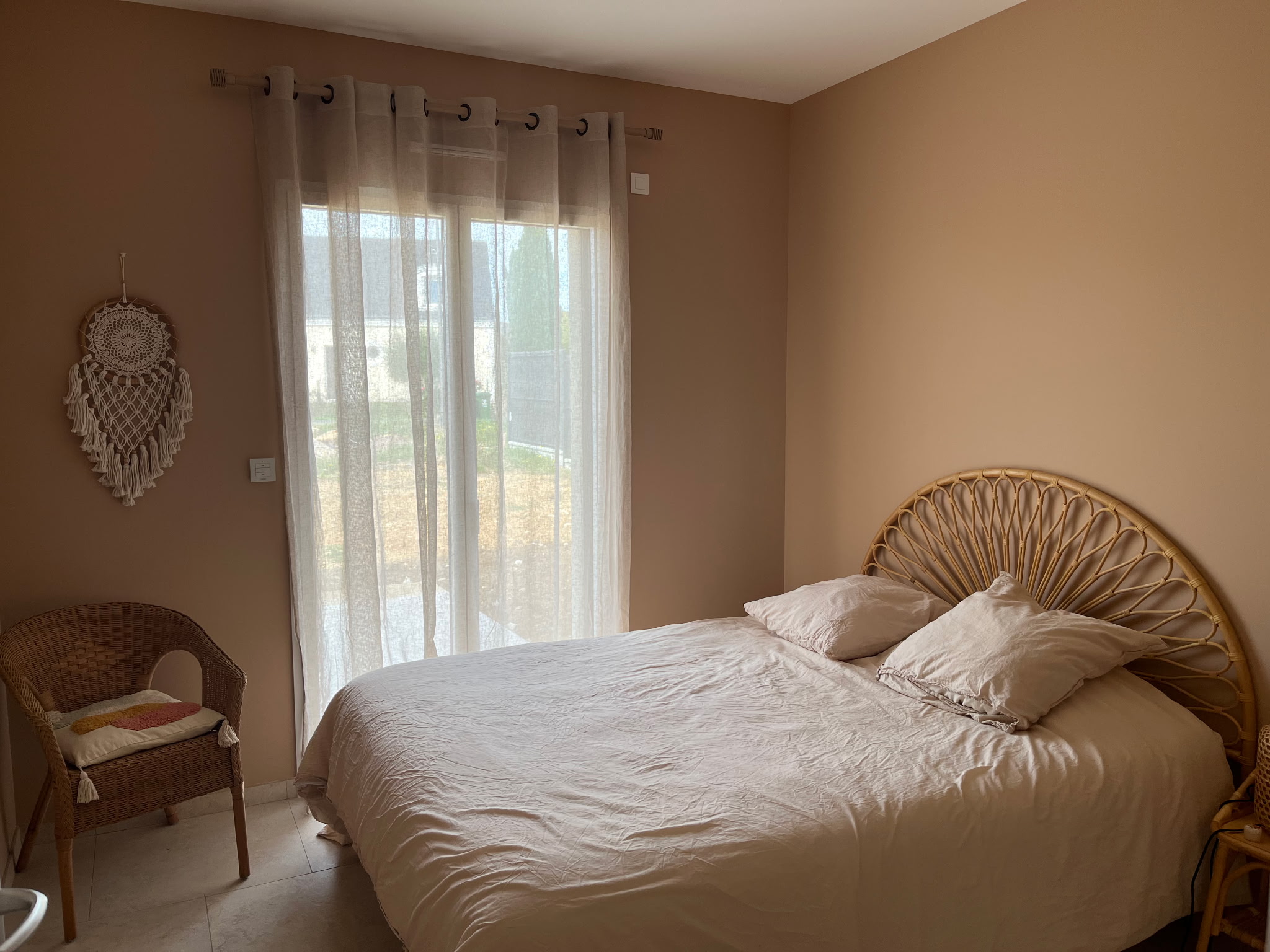 Rénovation peinture intérieure — chambre aux tons beige rosé, Sean Peintures